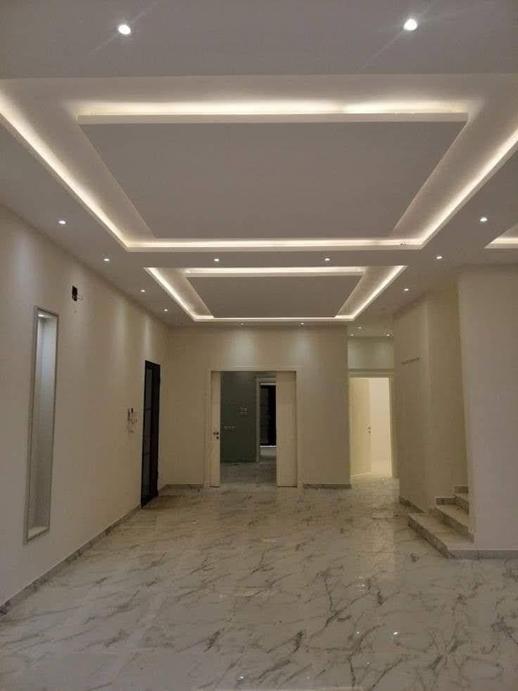 Gypsum board wall construction in entry area with precise corner work and clean finishing